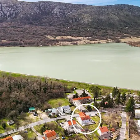 Nevistic View